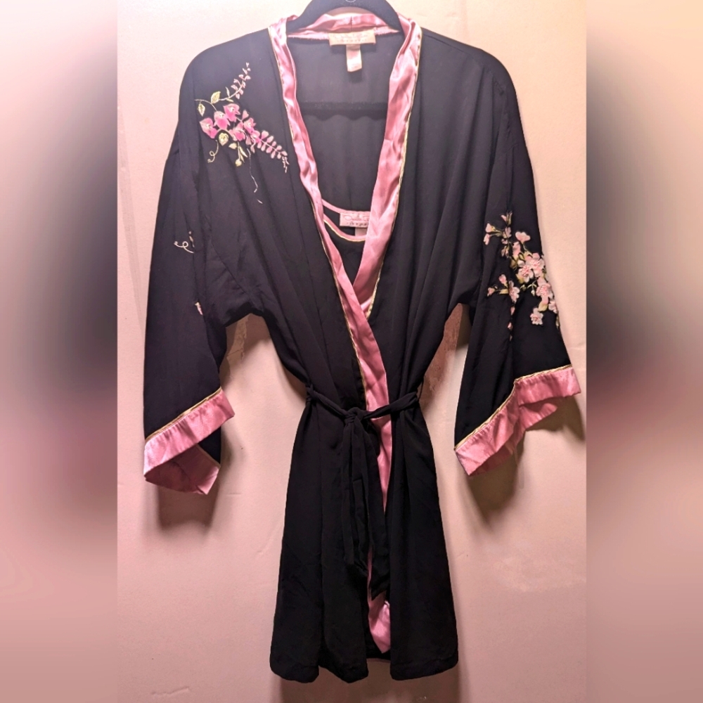 Floral Embroidered Black and Pink Robe by Oscar dela Renta